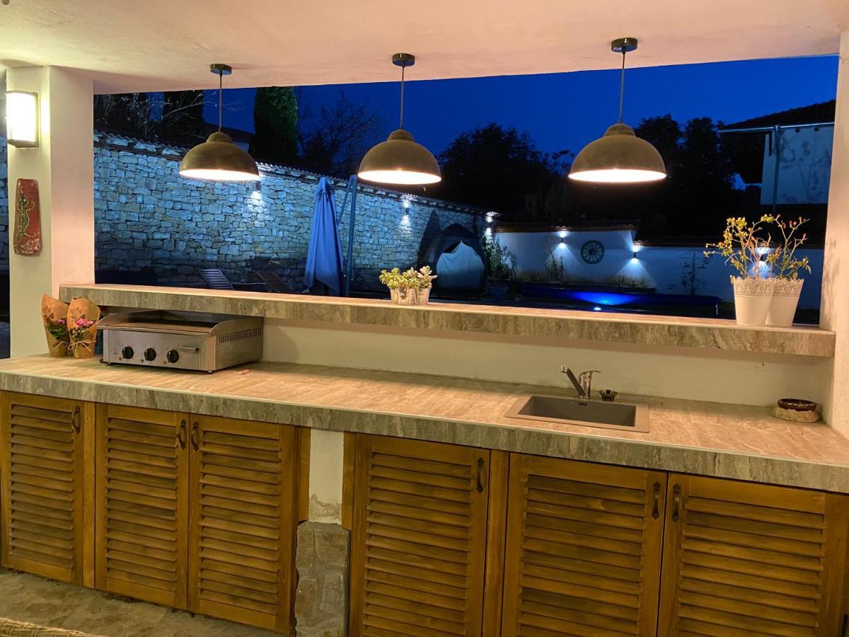 Angliiska Vila อาร์บานาซิ ภายนอก รูปภาพ
