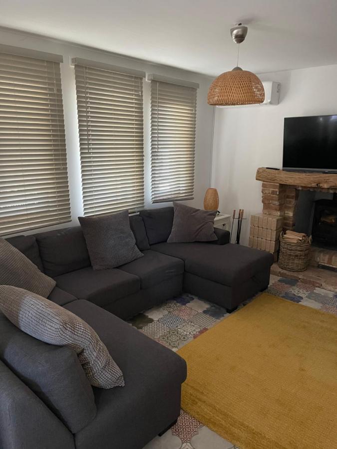 Angliiska Vila อาร์บานาซิ ภายนอก รูปภาพ