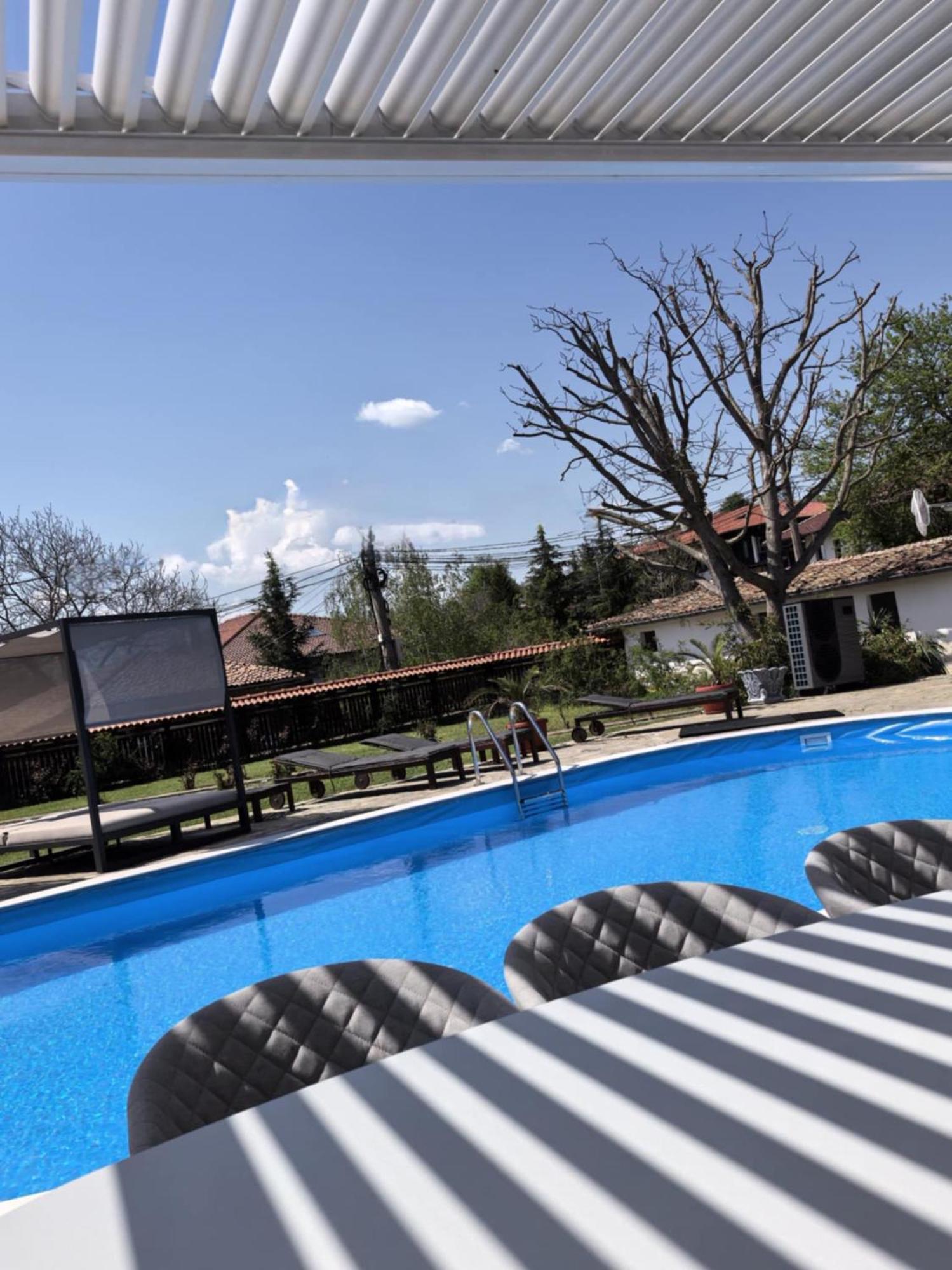 Angliiska Vila อาร์บานาซิ ภายนอก รูปภาพ